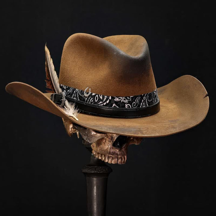 Sombrero de vaquero de lana con plumas y correa de cuero de cachemira