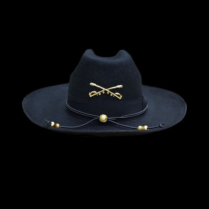 Sombrero vaquero de lana con decoración dorada y negra de caballería