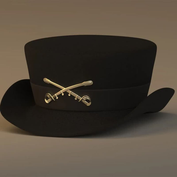 Sombrero vaquero de lana con parte superior plana y decoración de caballería dorada
