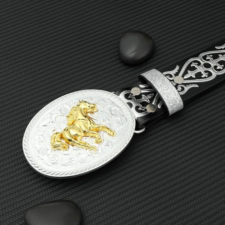Cinturón de cuero con relieve plateado y diseño de caballo corriendo redondo para hombre