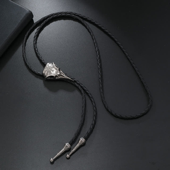 Corbata de bolo con colgante de calavera de pájaro de pico largo vikingo