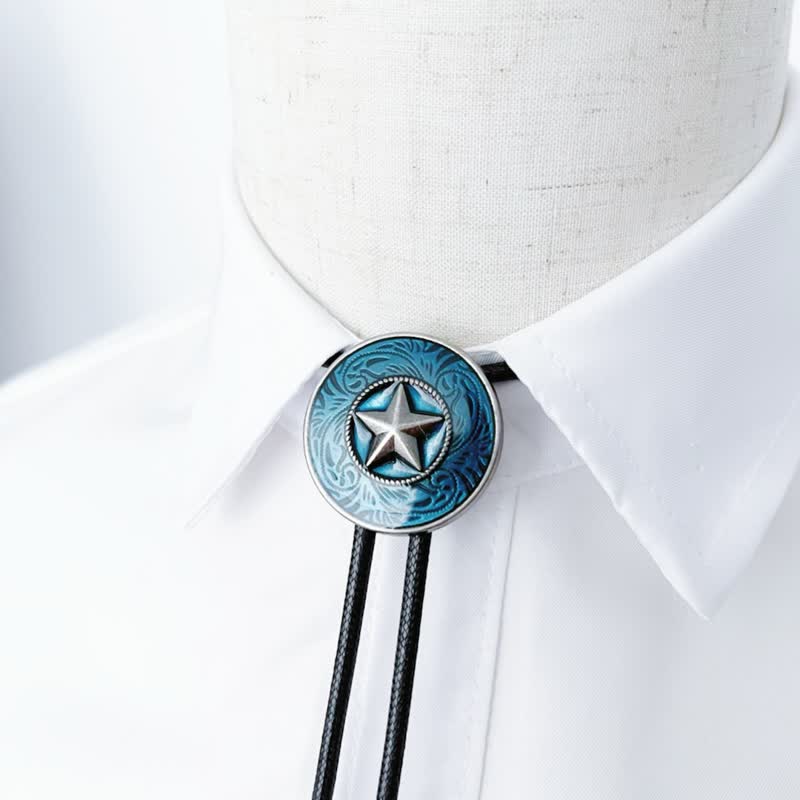 Elegante corbata bolo con esmalte azul y estrella de cinco puntas