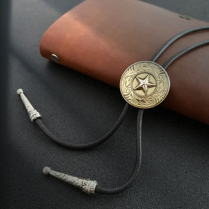 Elegante corbata bolo con esmalte azul y estrella de cinco puntas
