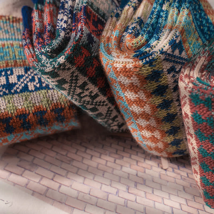 Calcetines de algodón con estampados geométricos tribales vintage.