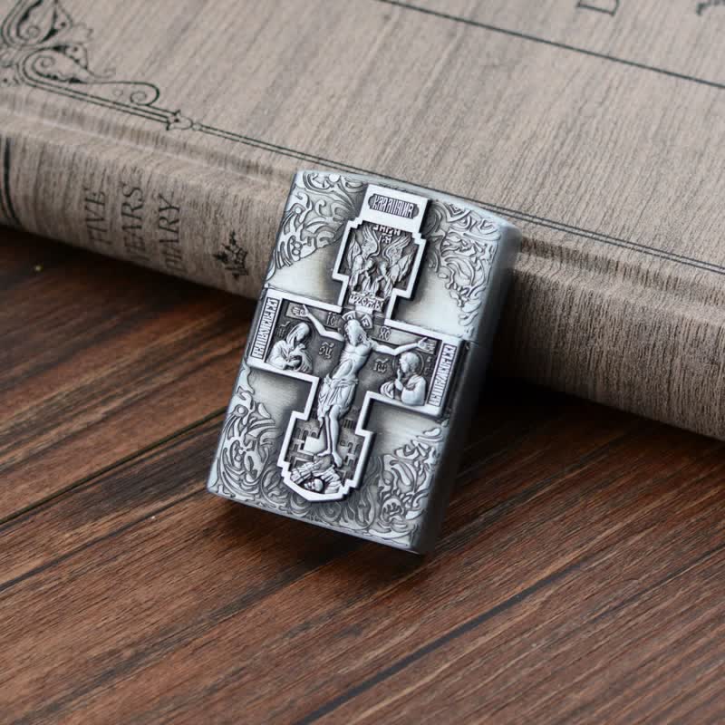 Encendedor de butano recargable con rueda de molienda y relieve de cruz de Jesús