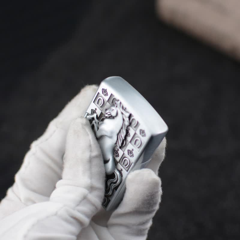 Encendedor de butano recargable con forma de rueda de afilar de Roaring Horse