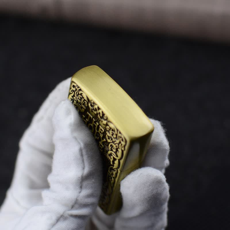Encendedor de butano recargable con forma de cruz de la Santa Biblia
