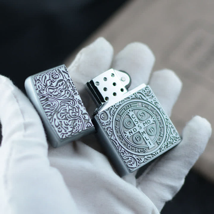 Encendedor de butano recargable con rueda de afilar tallada en cruz
