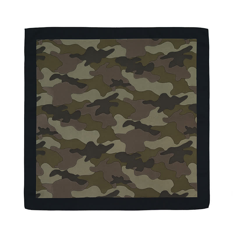 Bufanda cuadrada con estampado de camuflaje y hebilla