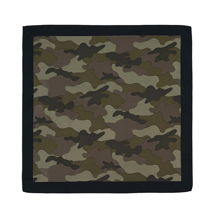 Bufanda cuadrada con estampado de camuflaje y hebilla