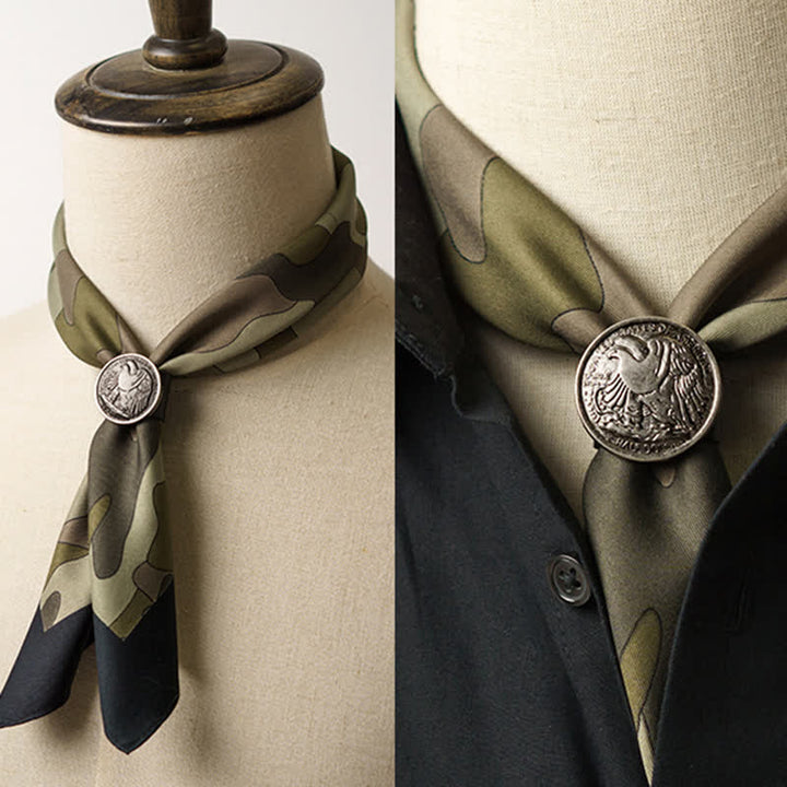 Bufanda cuadrada con estampado de camuflaje y hebilla