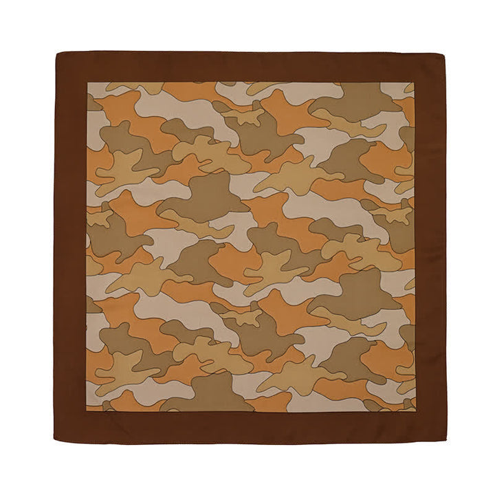 Bufanda cuadrada con estampado de camuflaje y hebilla