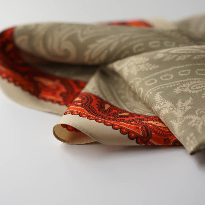 Bufanda cuadrada con estampado paisley exótico y hebilla