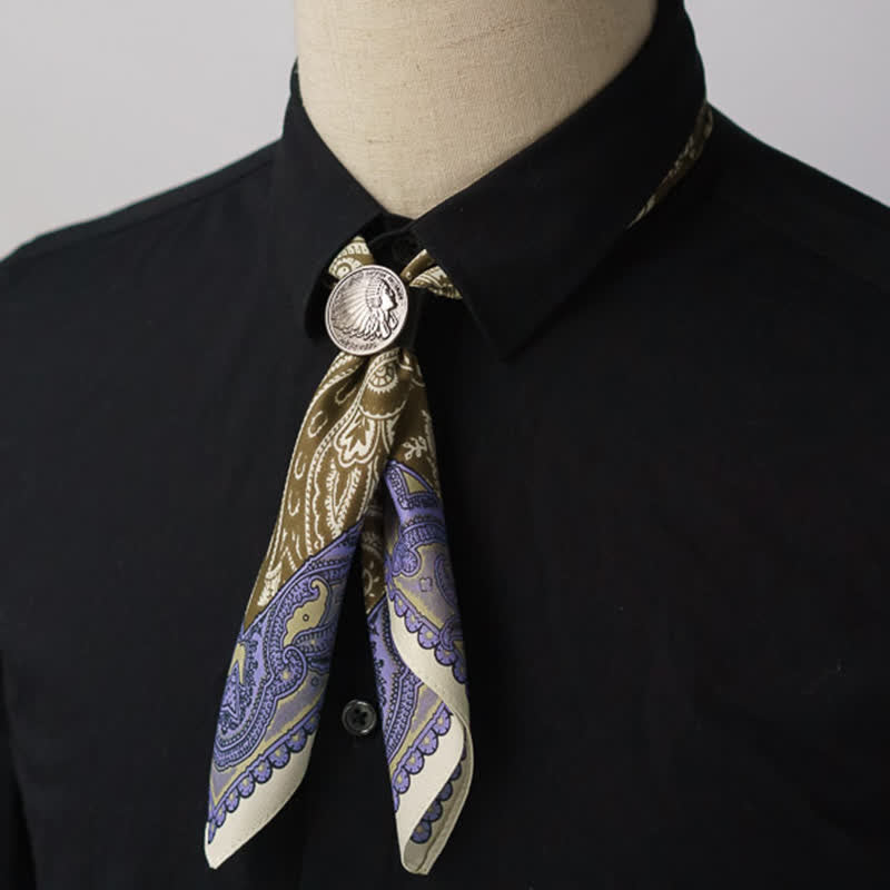Bufanda cuadrada con estampado paisley exótico y hebilla