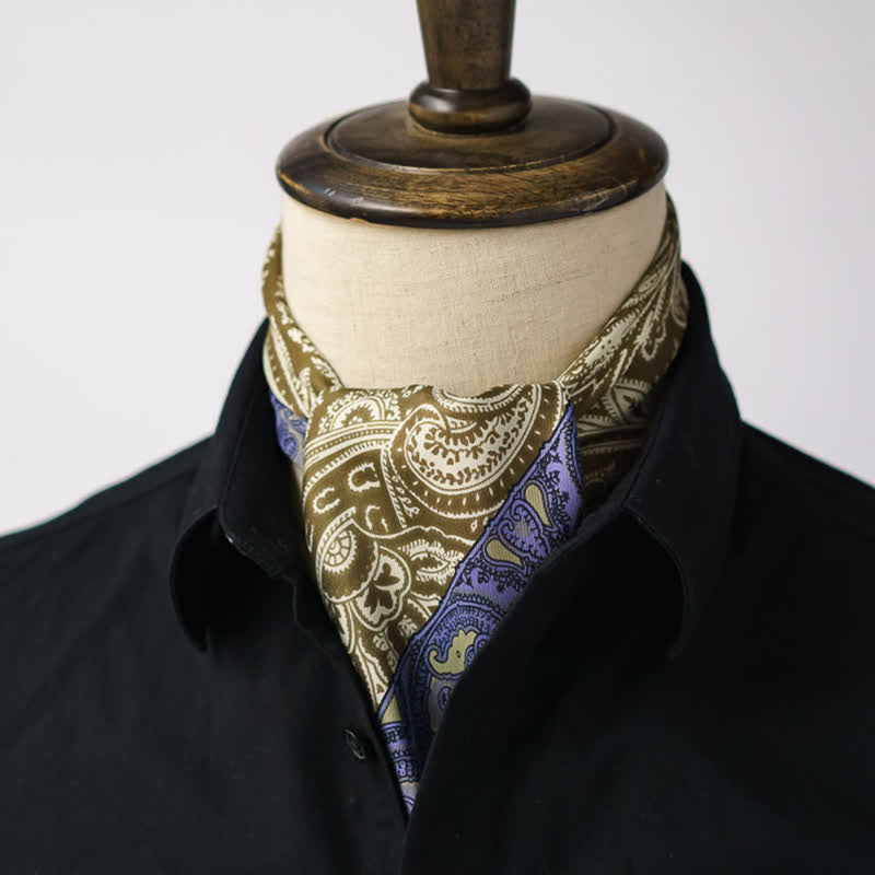 Bufanda cuadrada con estampado paisley exótico y hebilla