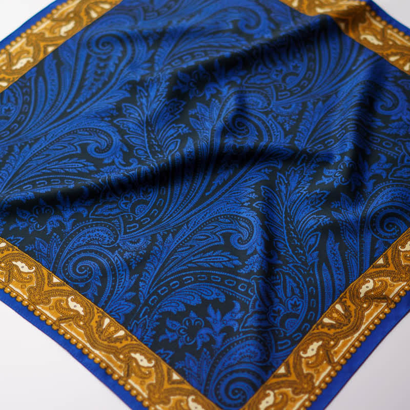 Bufanda cuadrada con estampado paisley exótico y hebilla