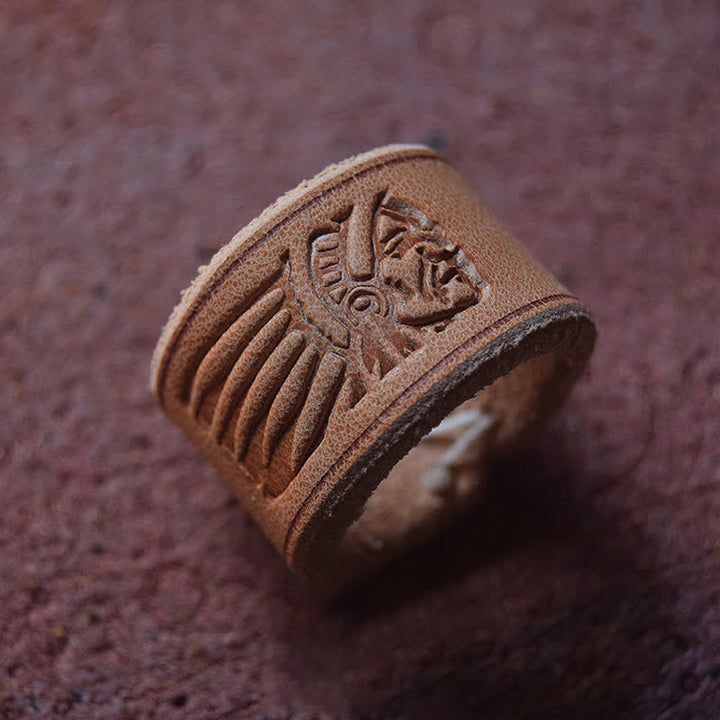 Anillo de cuero con estampado de letras en relieve y estilo retro