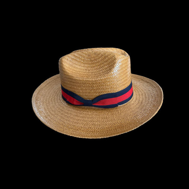 Sombrero de paja vaquero con cinta decorativa roja y azul marino