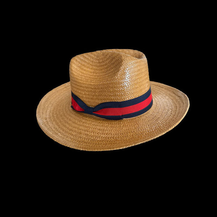 Sombrero de paja vaquero con cinta decorativa roja y azul marino