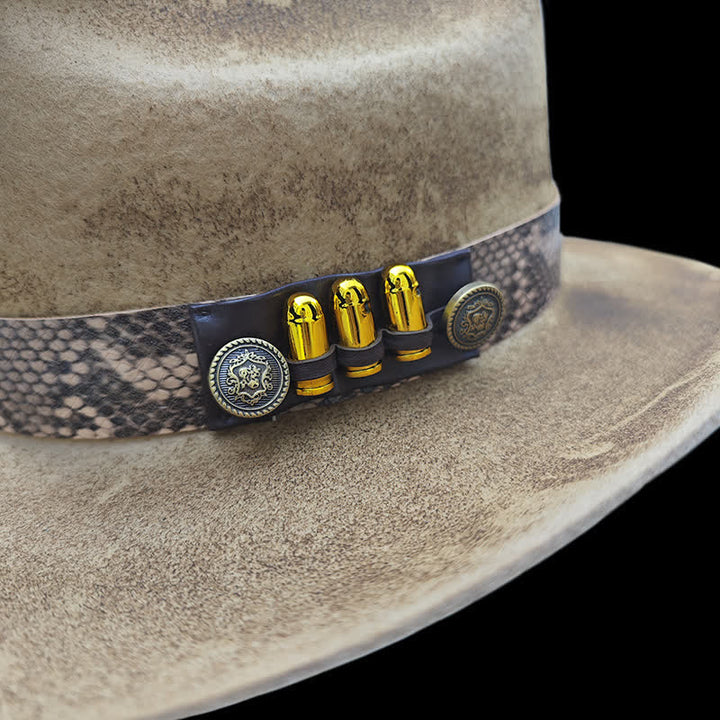 Sombrero de vaquero con cinta y estampado de piel de serpiente de Bullet Decors