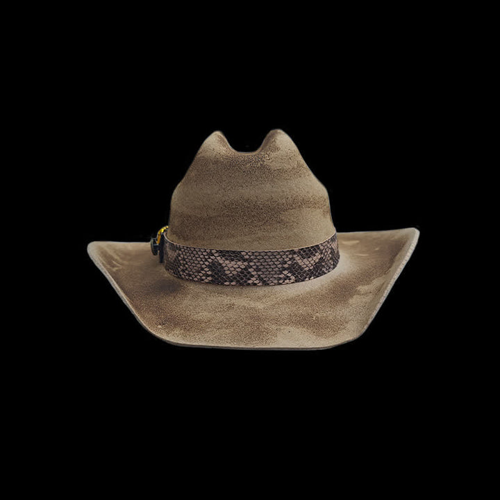 Sombrero de vaquero con cinta y estampado de piel de serpiente de Bullet Decors