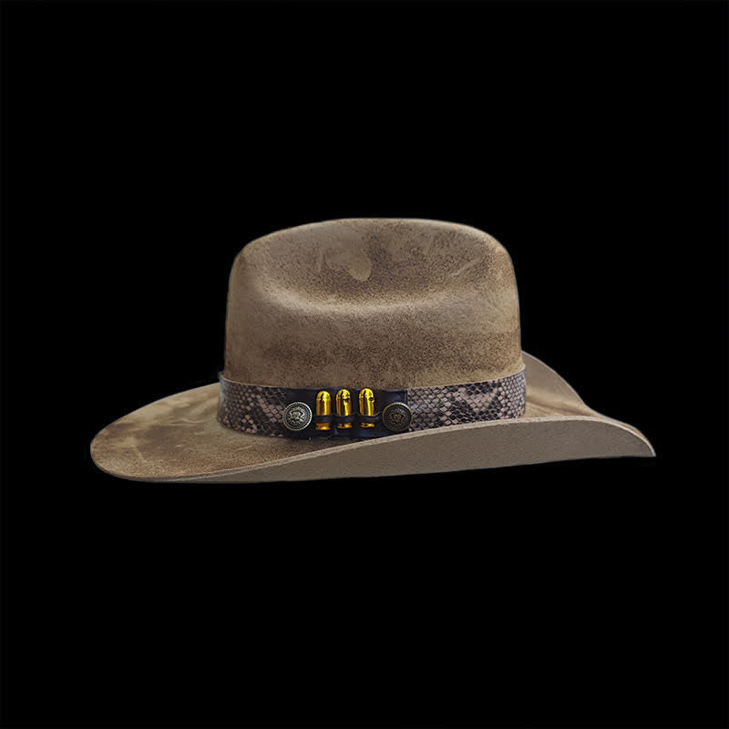 Sombrero de vaquero con cinta y estampado de piel de serpiente de Bullet Decors