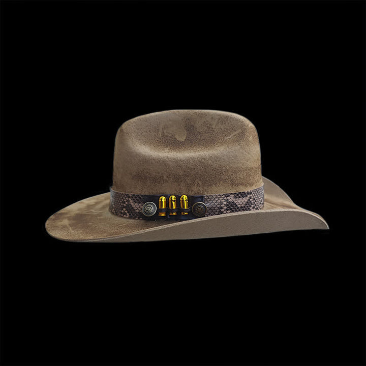 Sombrero de vaquero con cinta y estampado de piel de serpiente de Bullet Decors