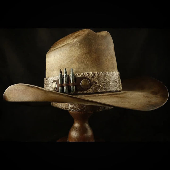 Sombrero de vaquero con cinta y estampado de piel de serpiente de Bullet Decors