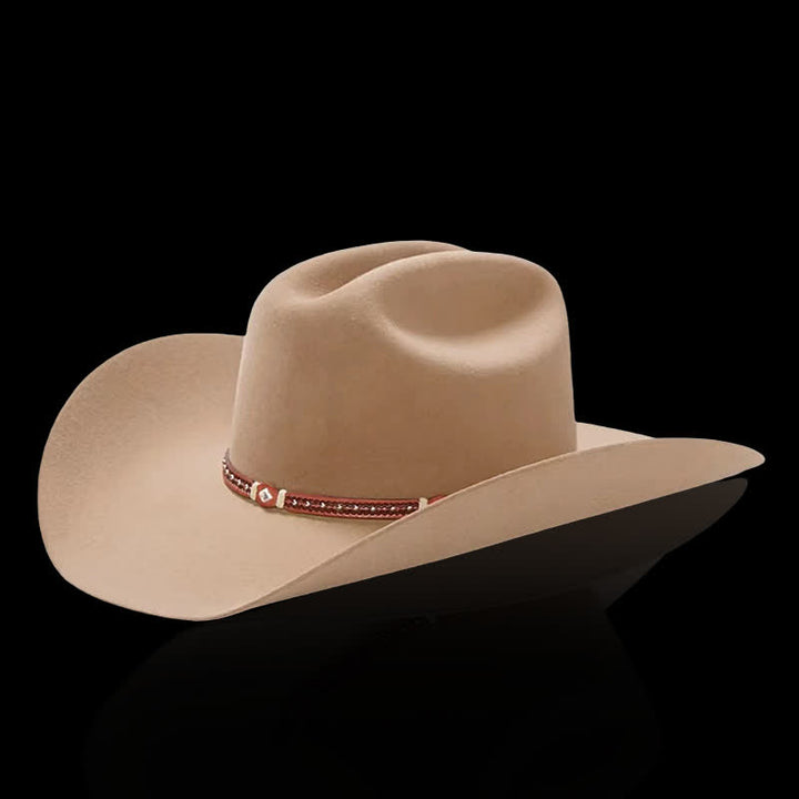 Elegante sombrero vaquero clásico en color camello con tachuelas y remaches