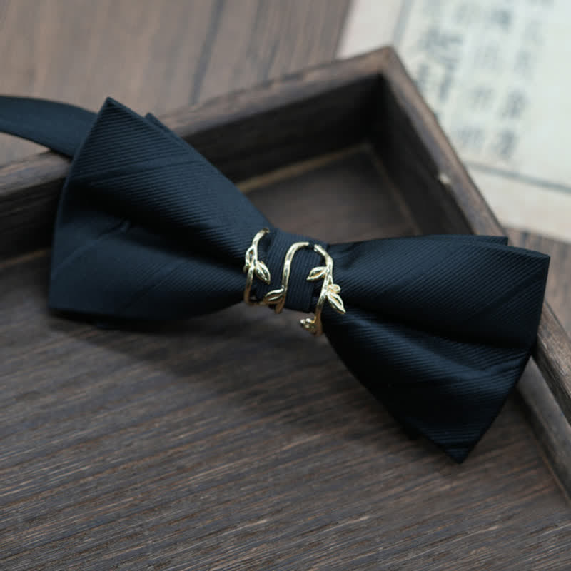 Pajarita de sarga con forma de rama de metal dorado para hombre