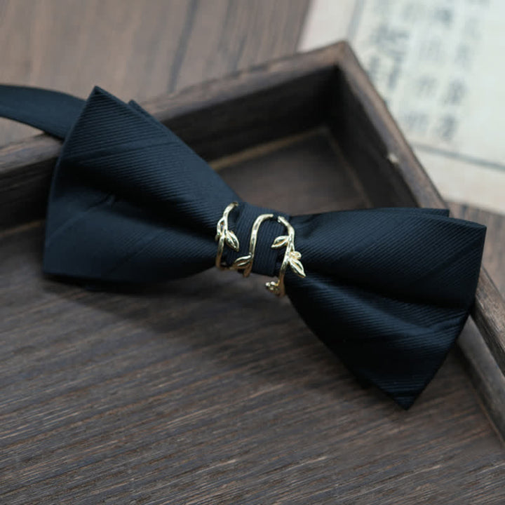 Pajarita de sarga con forma de rama de metal dorado para hombre