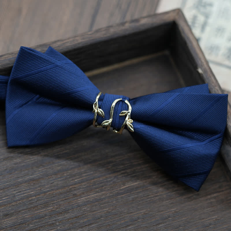 Pajarita de sarga con forma de rama de metal dorado para hombre