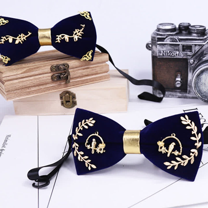 Pajarita para hombre con apliques dorados y decoración de hojas de metal