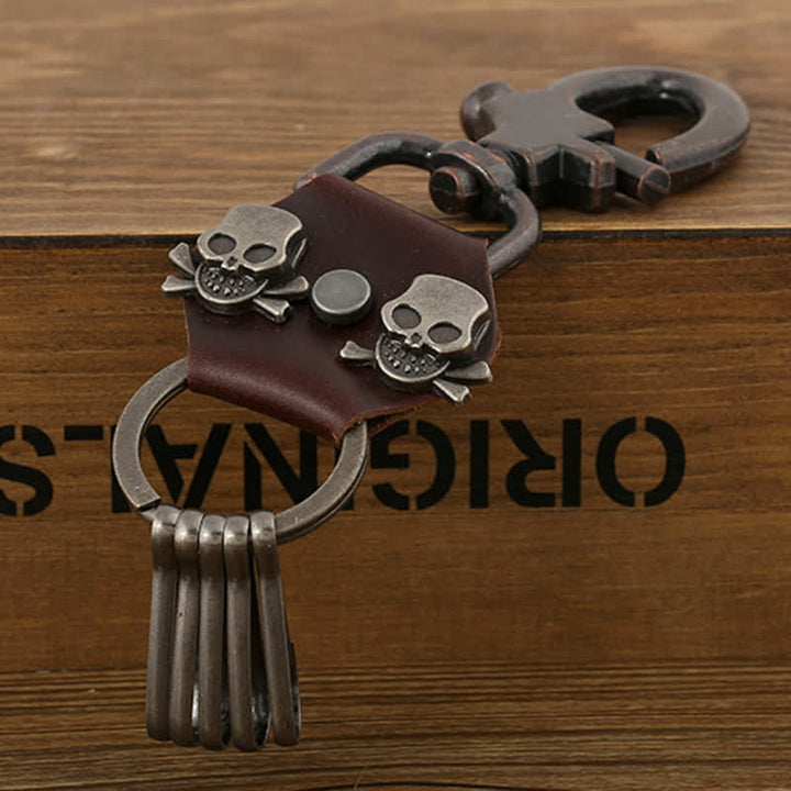 Llavero de cuero con cabeza de calavera doble estilo punk