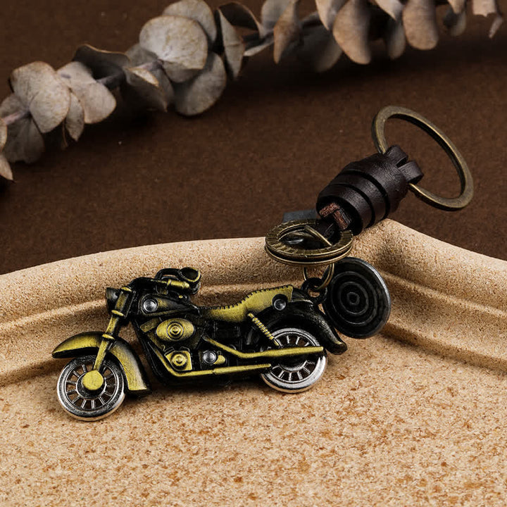 Llavero de cuero con colgante de motocicleta 3D retro