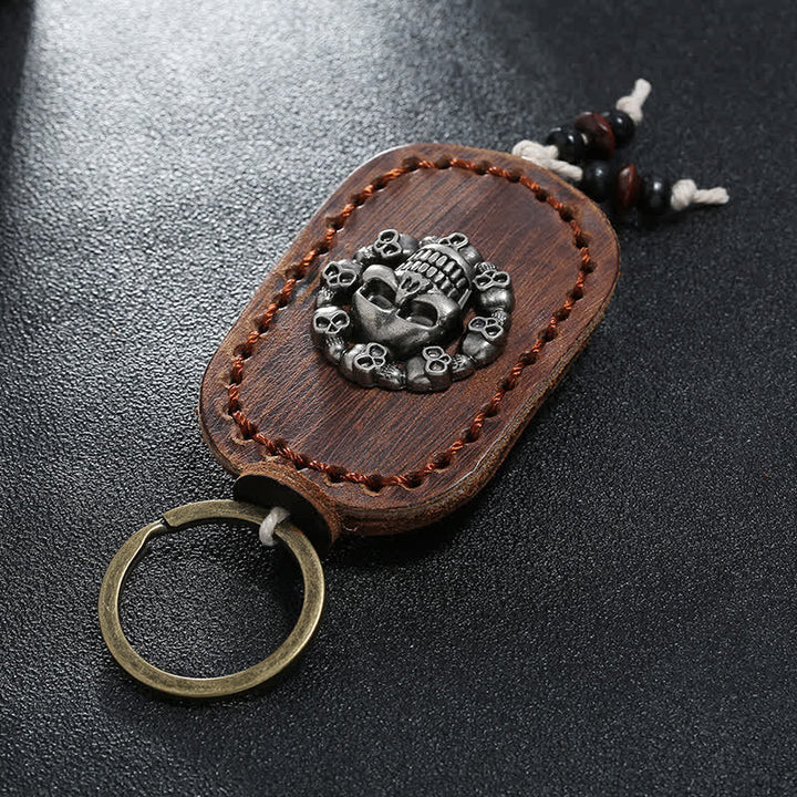 Llavero de cuero con colgante de calavera ovalada de estilo gótico