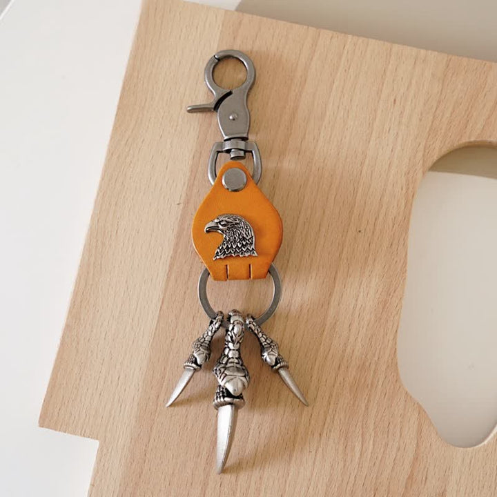 Llavero de cuero con colgante gótico de garra de águila
