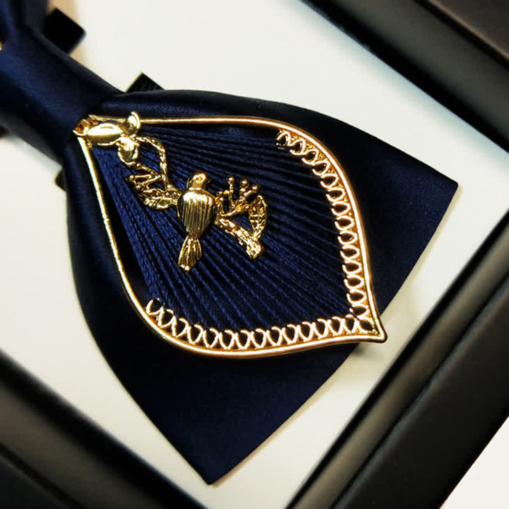 Pajarita de metal dorado con forma de fénix para hombre en azul marino