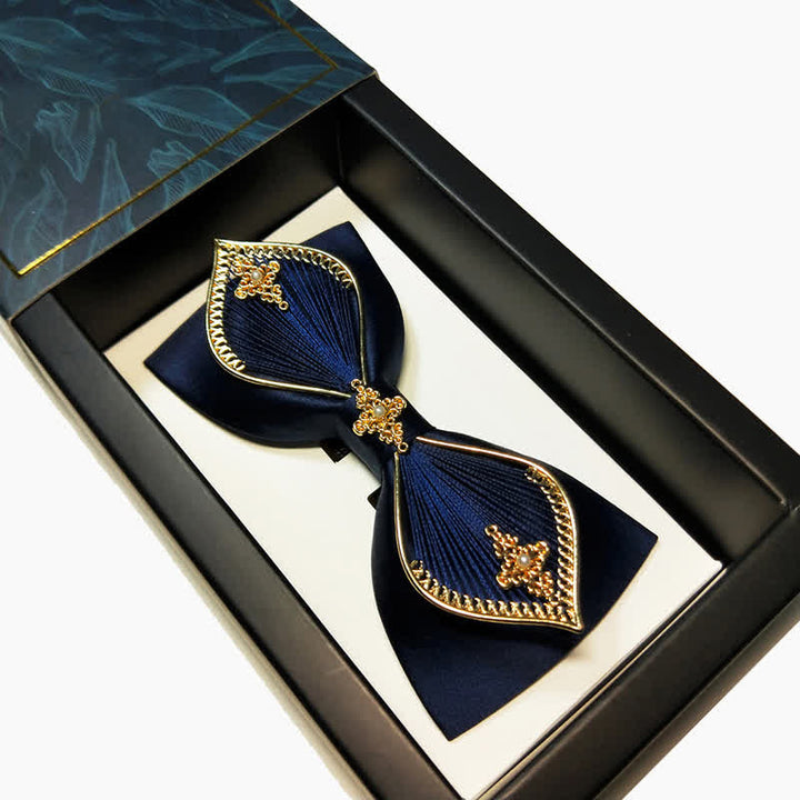 Pajarita de metal dorado con forma de fénix para hombre en azul marino