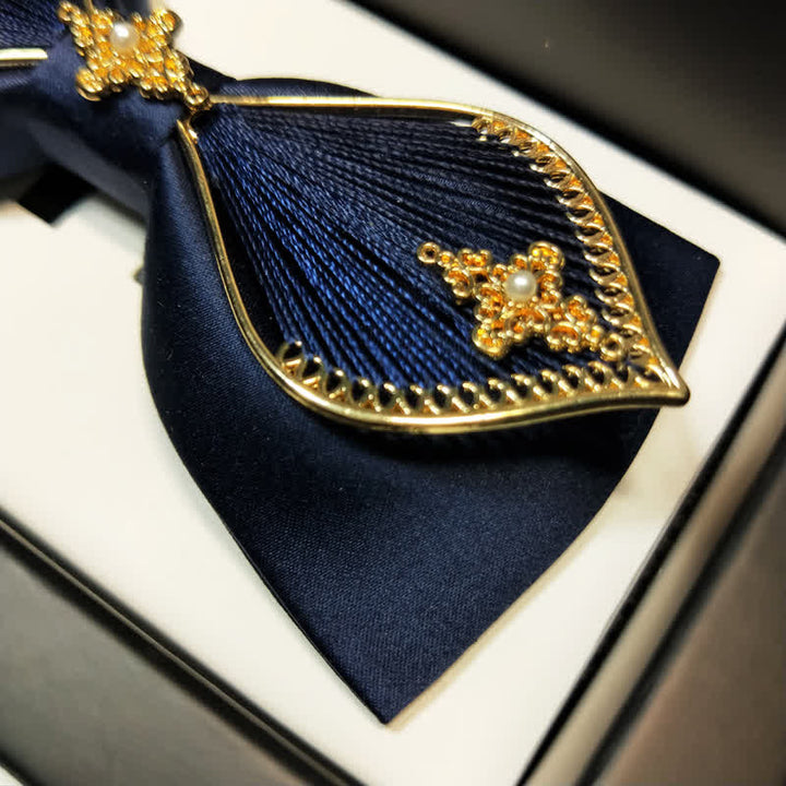 Pajarita de metal dorado con forma de fénix para hombre en azul marino