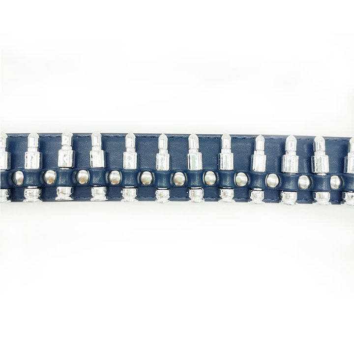 Cinturón de cuero con remaches y decoración con balas punk elegante