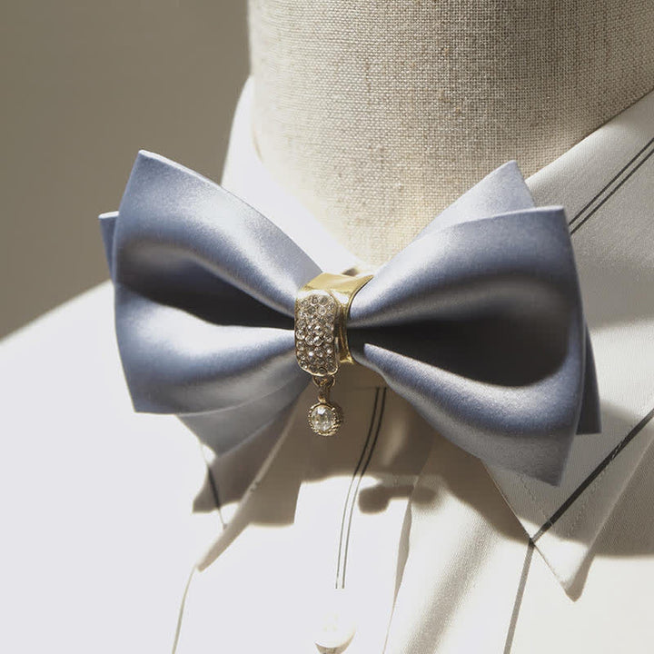 Pajarita para hombre con decoración dorada y diamantes de imitación en azul neblina