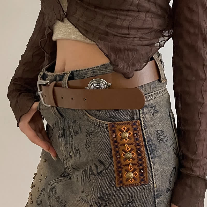 Cinturón de cuero con remaches de concho y decoración de metal para mujer