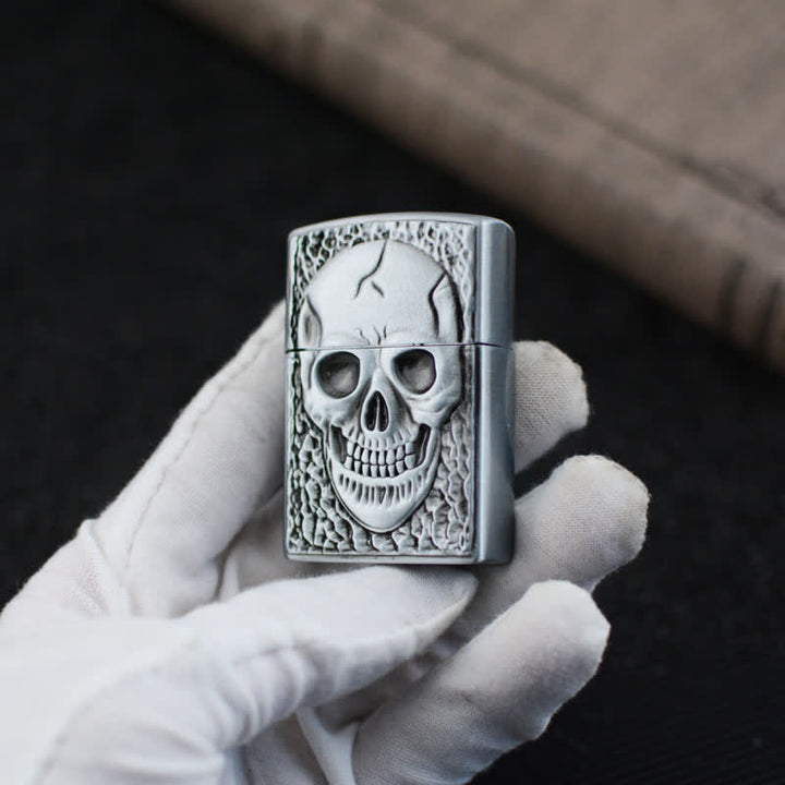 Encendedor de butano recargable con diseño de calavera grande