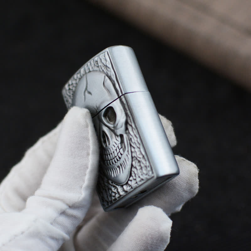 Encendedor de butano recargable con diseño de calavera grande
