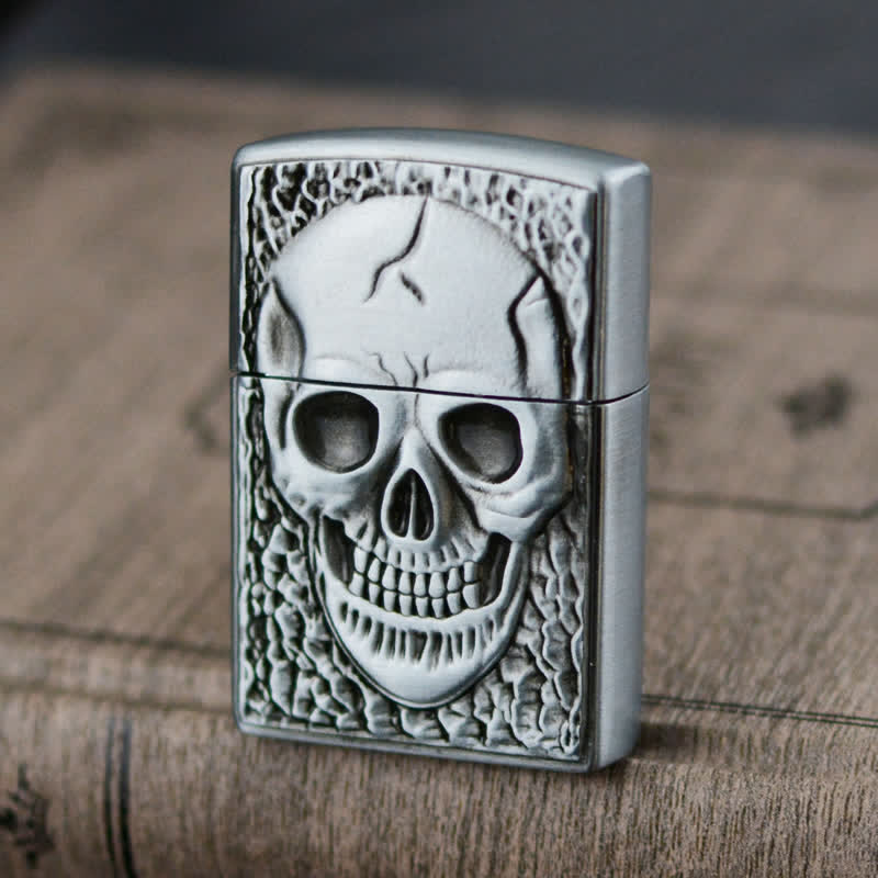 Encendedor de butano recargable con diseño de calavera grande