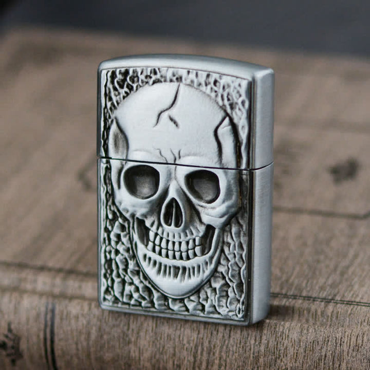 Encendedor de butano recargable con diseño de calavera grande