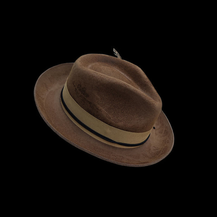 Sombrero de vaquero de fieltro con decoración de plumas desgastadas de camello
