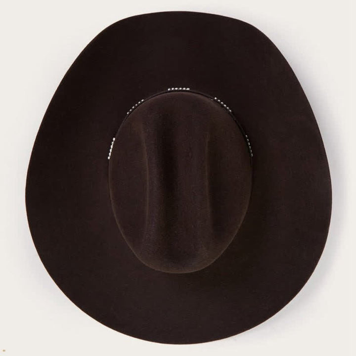 Sombrero vaquero de ala ancha color café liso y sencillo