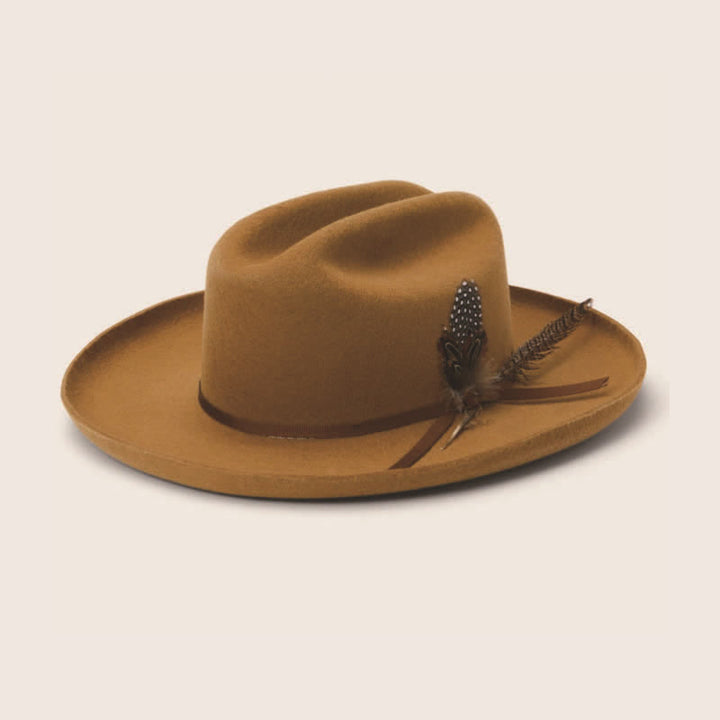 Sombrero vaquero con plumas y cinta para festivales de carnaval elegantes
